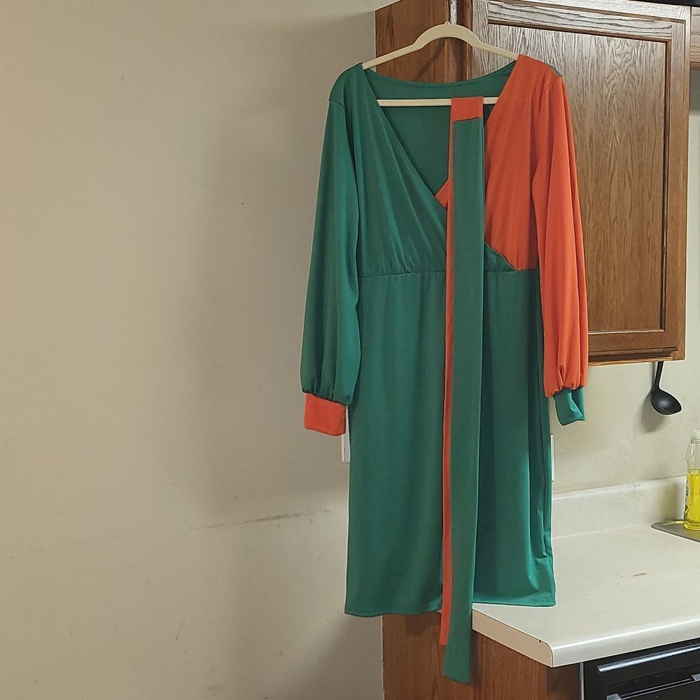 Colorblock Dress - Picture 4 of 4